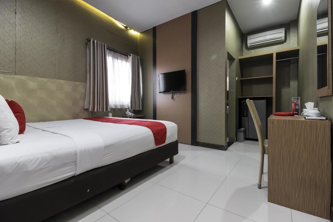 Reddoorz Plus @ Tuparev Cirebon Hotel Exterior photo