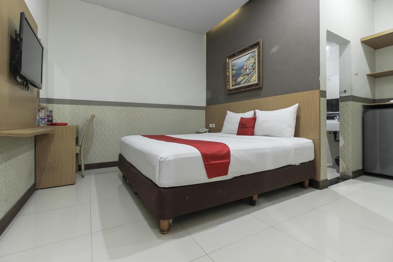 Reddoorz Plus @ Tuparev Cirebon Hotel Exterior photo